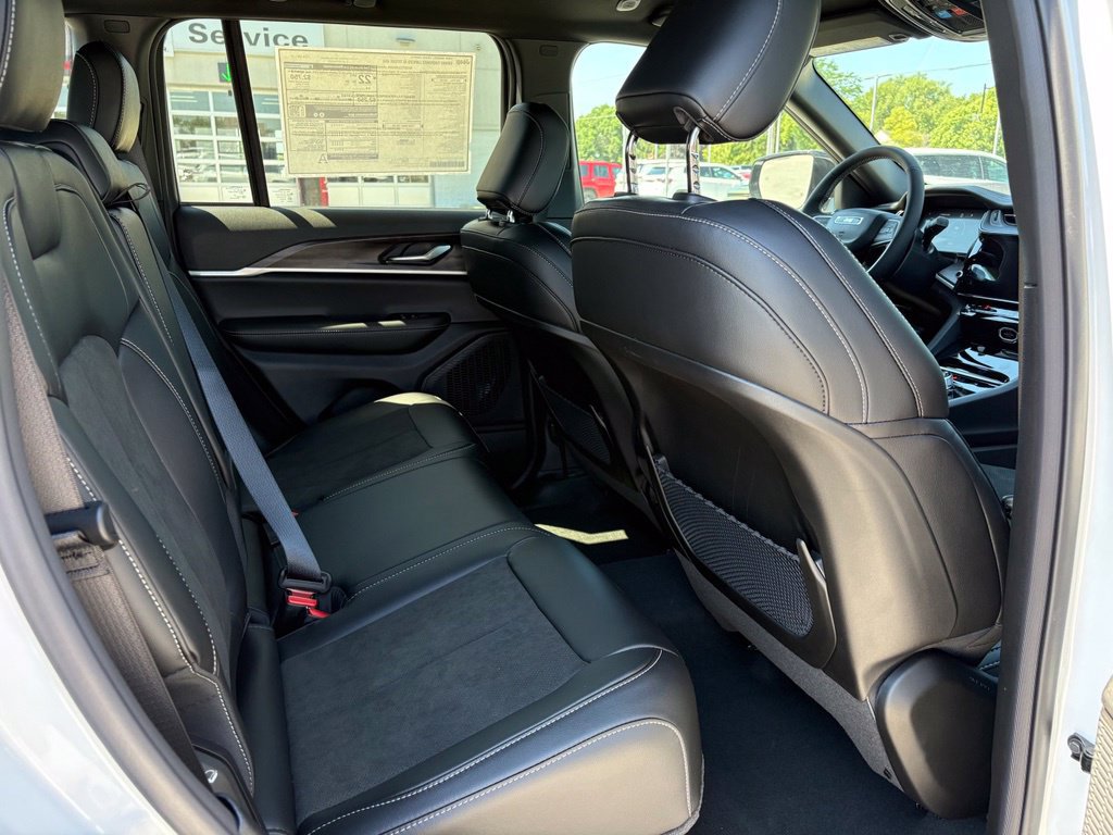 New 2026 Jeep Grand Cherokee Altitude AWD/4WD image 12