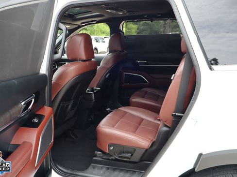 Used 2024 Kia Telluride EX w/ EX Captain's Chair Package FWD image 28