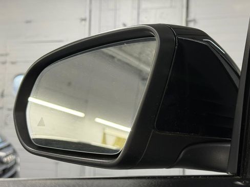 Used 2021 Mercedes-Benz GLB 250 4MATIC image 30