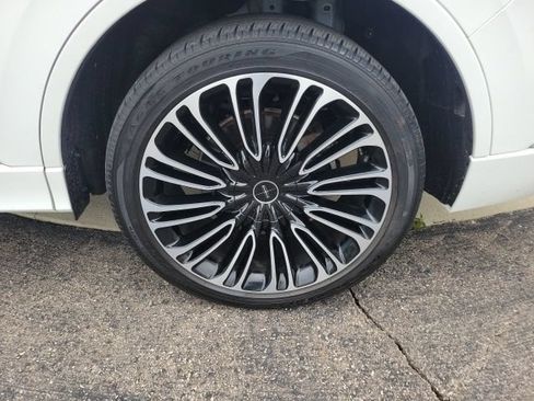 Certified 2023 Lincoln Aviator Black Label w/ Dynamic Handling Package AWD/4WD image 19