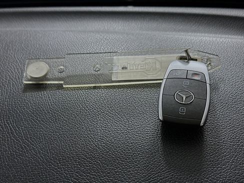 Used 2019 Mercedes-Benz C 300 4MATIC Cabriolet w/ Multimedia Package image 32