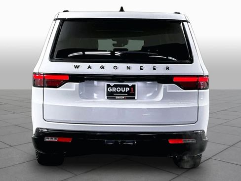 Used 2024 Jeep Wagoneer L Series II AWD/4WD image 5