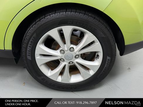 Used 2016 Kia Soul + FWD image 12