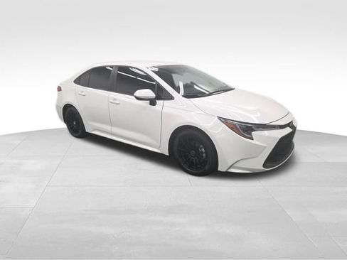 Used 2021 Toyota Corolla LE image 7