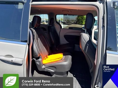 Used 2024 Chrysler Pacifica Touring-L AWD/4WD image 15