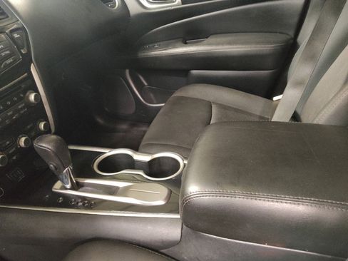 Used 2020 Nissan Pathfinder SV image 26