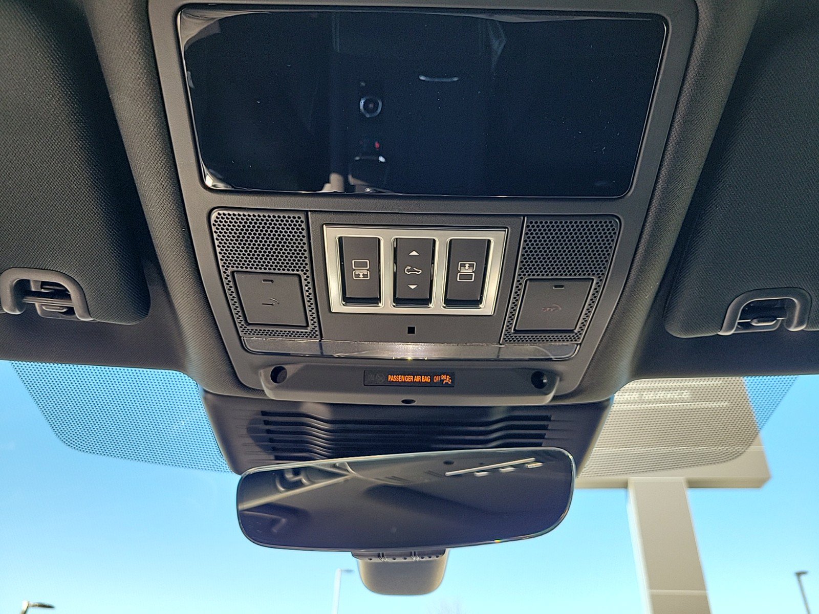 Used 2025 Land Rover Discovery Dynamic SE AWD/4WD image 30