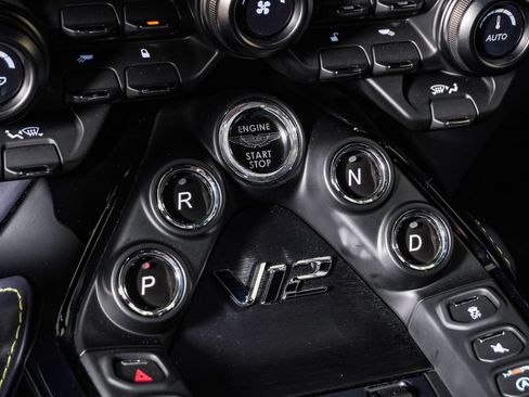 Used 2023 Aston Martin V12 Vantage RWD image 32