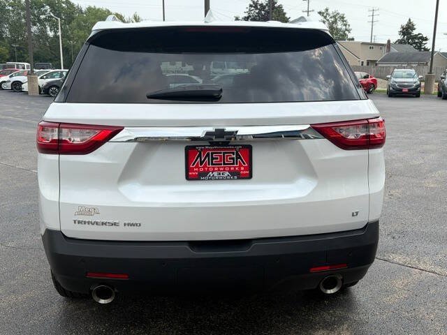 Used 2018 Chevrolet Traverse LT w/ LPO, Black Accent Package AWD/4WD image 5