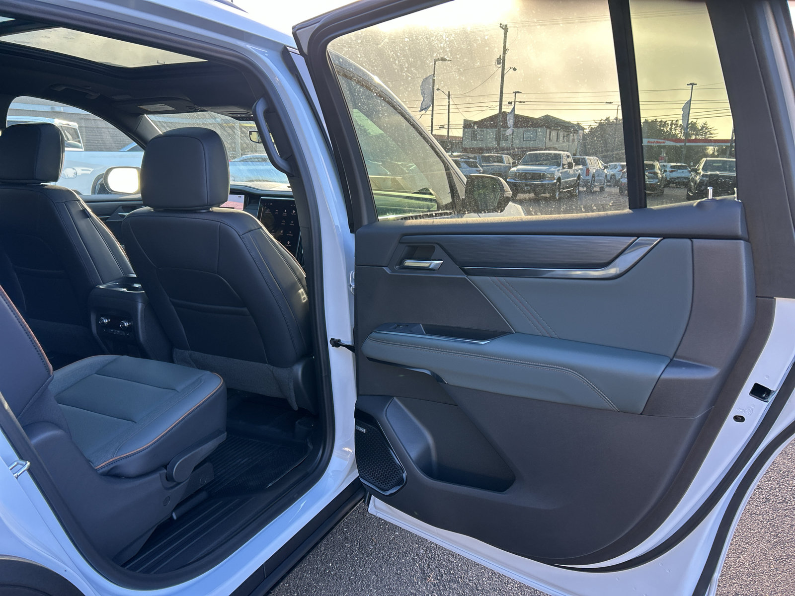New 2027 GMC Acadia AT4 w/ Luxury Package AWD/4WD image 27