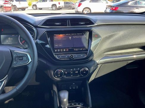 Used 2023 Chevrolet TrailBlazer ACTIV w/ Sun and Liftgate Package FWD image 9