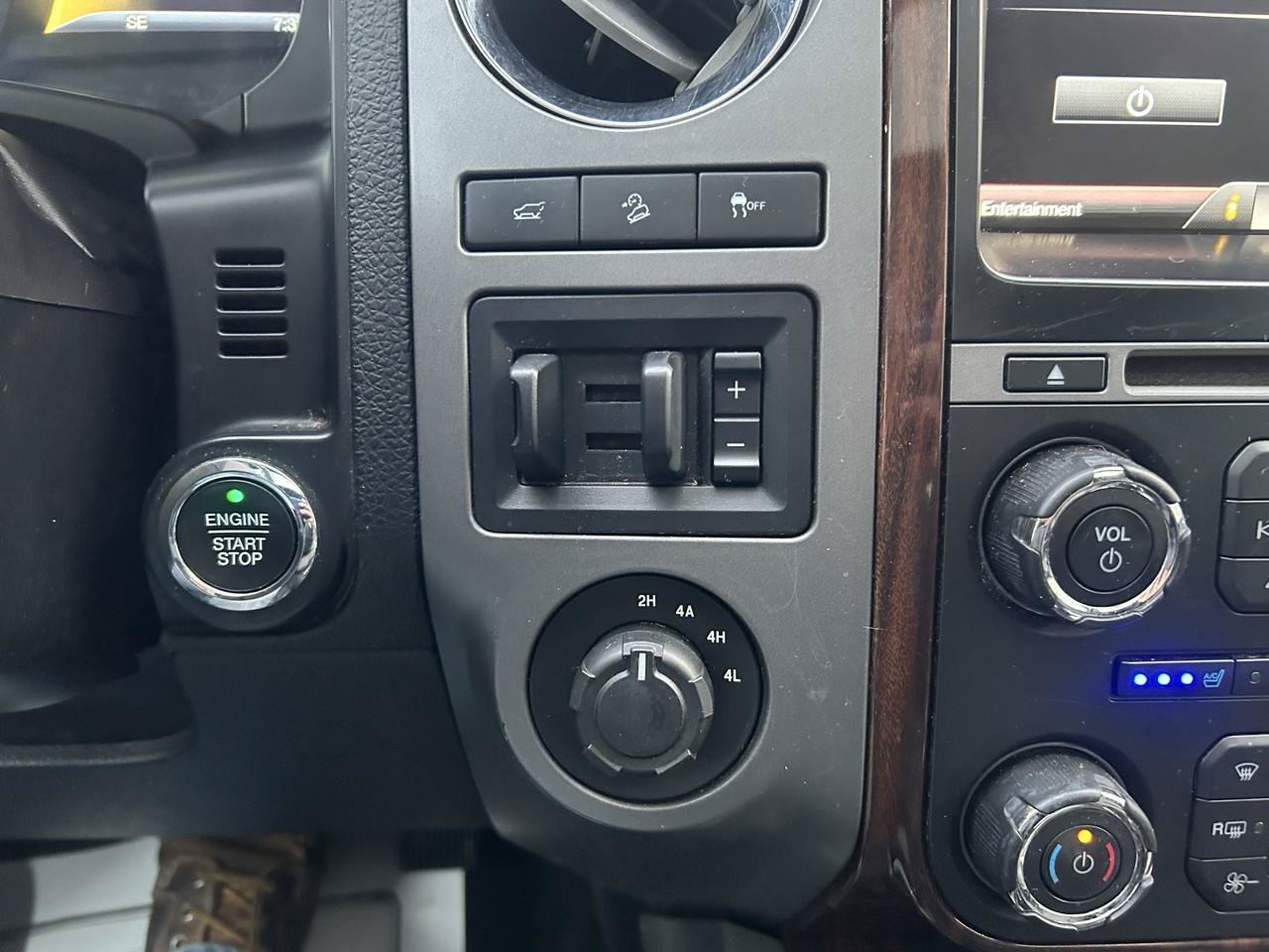 Used 2015 Ford Expedition Platinum AWD/4WD image 28