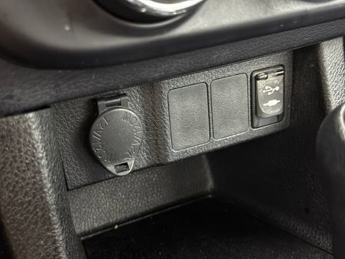 Used 2015 Toyota Corolla L FWD image 18