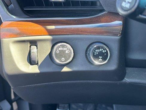 Used 2017 Cadillac Escalade Luxury image 11