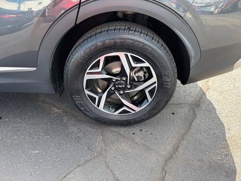 Used 2023 Kia Sportage LX image 12