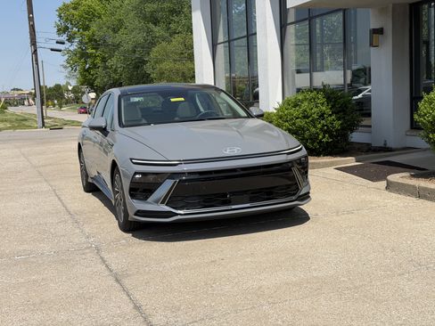 New 2026 Hyundai Sonata Limited FWD image 13