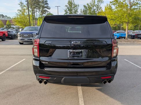 Used 2023 Chevrolet Suburban Z71 w/ Off-Road Capability Package image 5