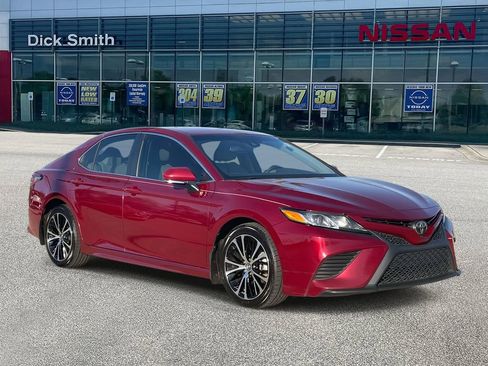 Used 2018 Toyota Camry SE w/ Convenience Package image 1