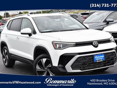 Used 2025 Volkswagen Taos SE w/ Panoramic Sunroof Package
