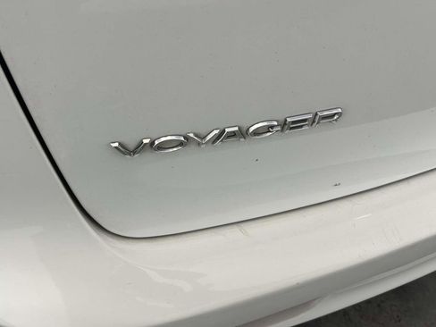 Used 2022 Chrysler Voyager LX FWD image 10