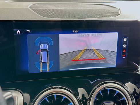 Used 2024 Mercedes-Benz EQB 250+ image 23