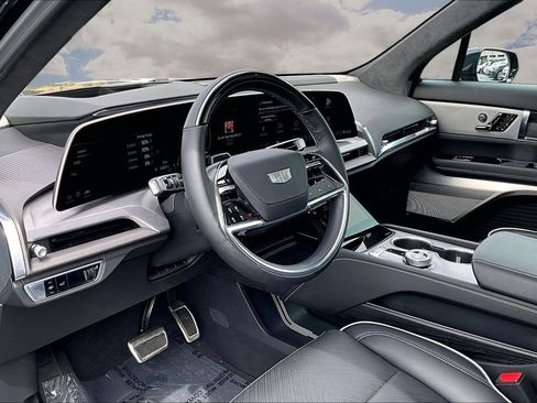 Certified 2026 Cadillac Vistiq Platinum w/ LPO, Floor Liner Package AWD/4WD image 17