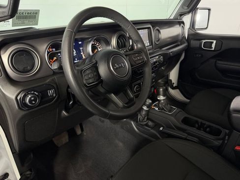 Used 2023 Jeep Gladiator Sport AWD/4WD image 17