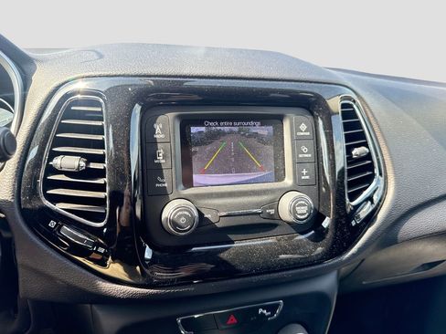 Used 2018 Jeep Compass Latitude AWD/4WD image 18