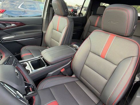 New 2027 Chevrolet Traverse RS w/ LPO, Floor Liner Package FWD image 5