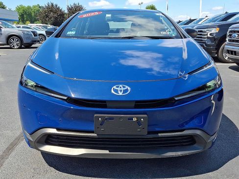 Used 2025 Toyota Prius LE FWD image 2