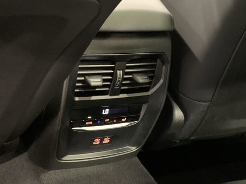 Used 2025 BMW 330i Sedan w/ M Sport Package image 30