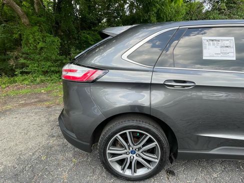 Used 2020 Ford Edge Titanium AWD/4WD image 9