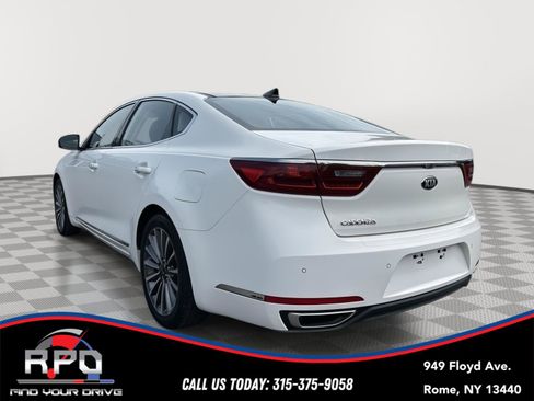 Used 2017 Kia Cadenza Premium w/ Luxury Package FWD image 3