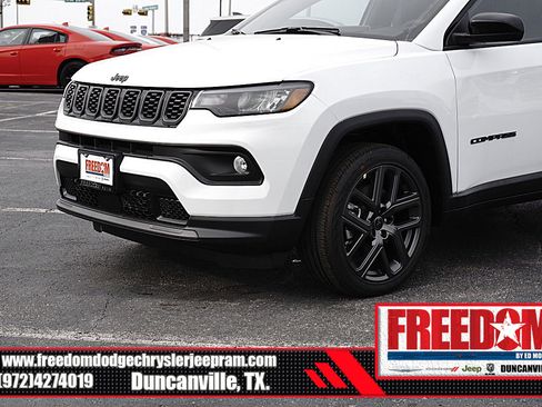 New 2026 Jeep Compass Latitude image 42