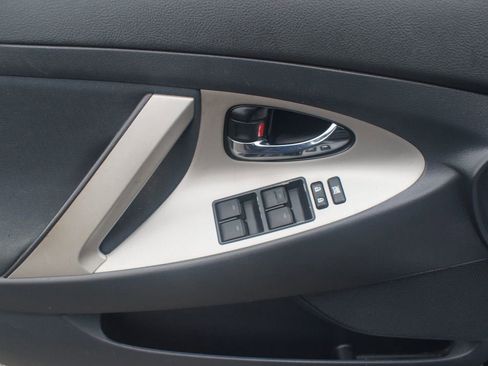 Used 2011 Toyota Camry SE w/ SE Extra-Value Pkg #1 FWD image 18