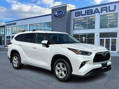 Used 2023 Toyota Highlander LE