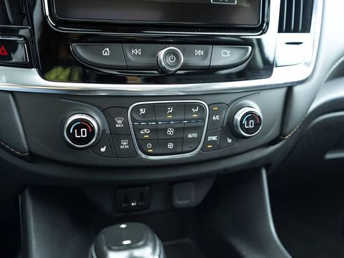 Used 2019 Chevrolet Traverse LT w/ LT Premium Package AWD/4WD image 20
