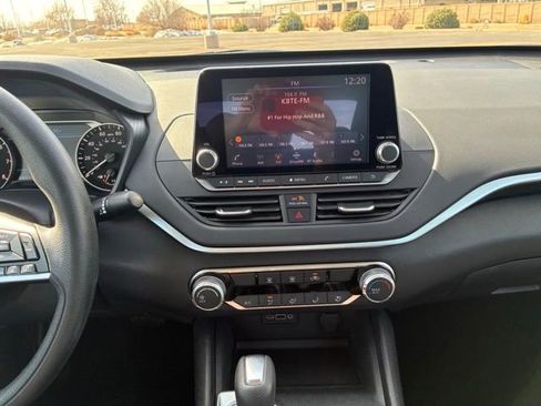 Certified 2022 Nissan Altima 2.5 SV image 16