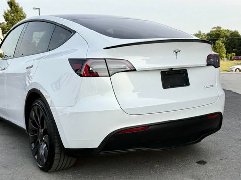 Used 2023 Tesla Model Y Performance AWD/4WD image 4