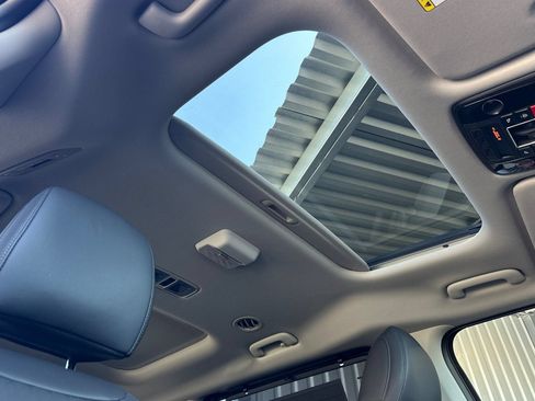 New 2026 Kia Carnival SX w/ SX Dark Edition Package FWD image 17