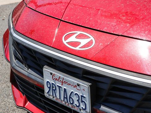 Used 2025 Hyundai Elantra SEL FWD image 3