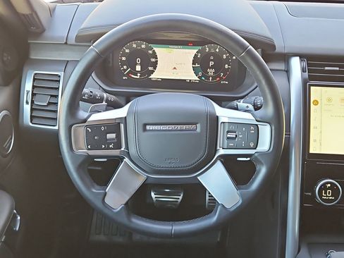 Used 2023 Land Rover Discovery Metropolitan Edition image 14