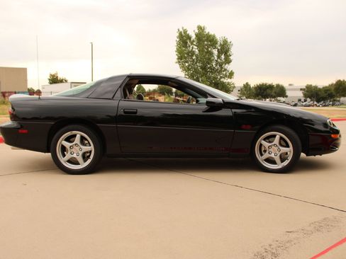 Used 1999 Chevrolet Camaro Z28 w/ SS Performance/Appearance Pkg RWD image 18