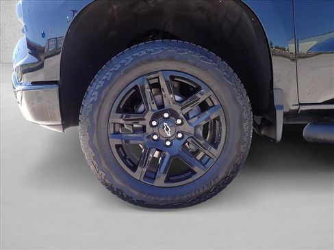 Used 2025 Chevrolet Silverado 1500 Custom Trail Boss w/ Turbomax Blackout Package AWD/4WD image 7