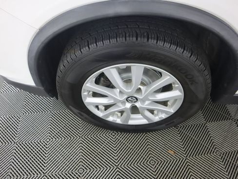 Used 2020 Nissan Rogue SV image 36