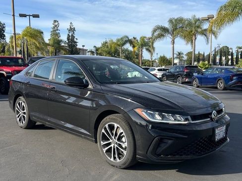 Used 2025 Volkswagen Jetta Sport image 5