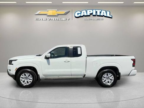 Used 2024 Nissan Frontier SV w/ SV Convenience Package RWD image 2