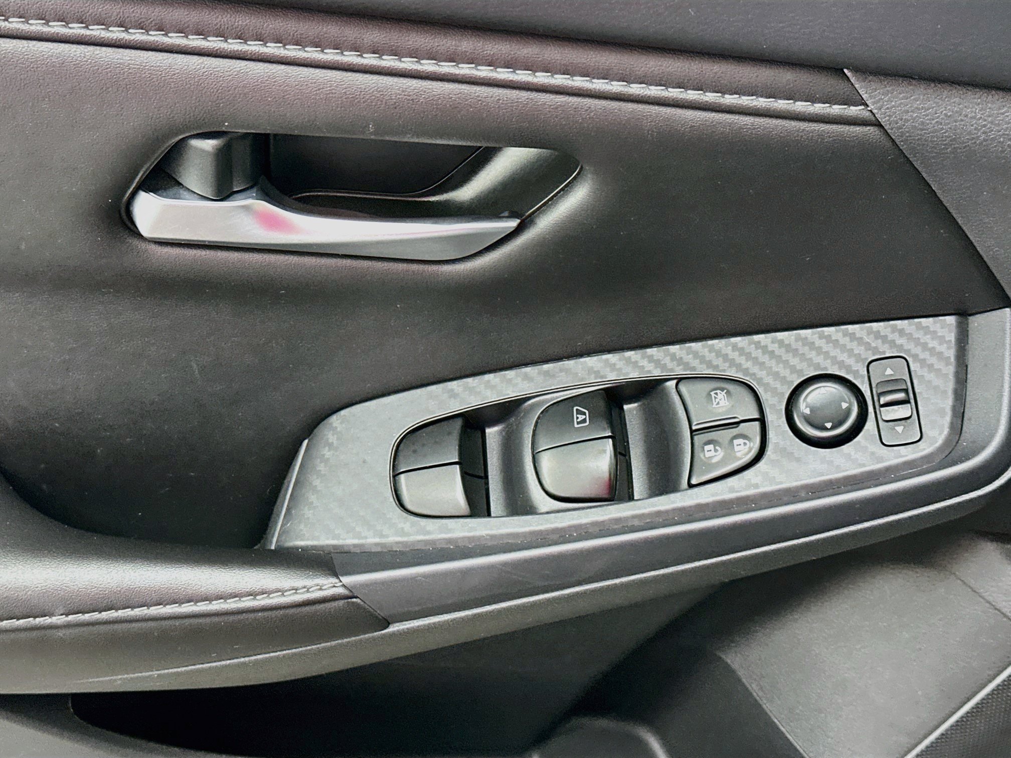 Used 2025 Nissan Sentra SV FWD image 15