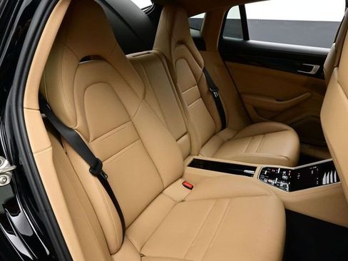 Certified 2020 Porsche Panamera image 17