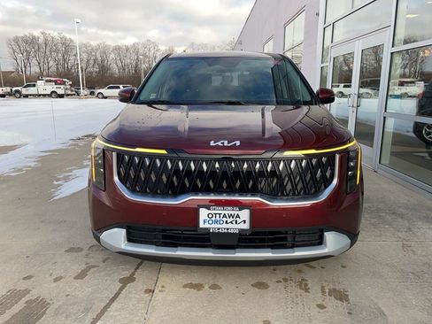 New 2026 Kia Carnival LXS FWD image 3